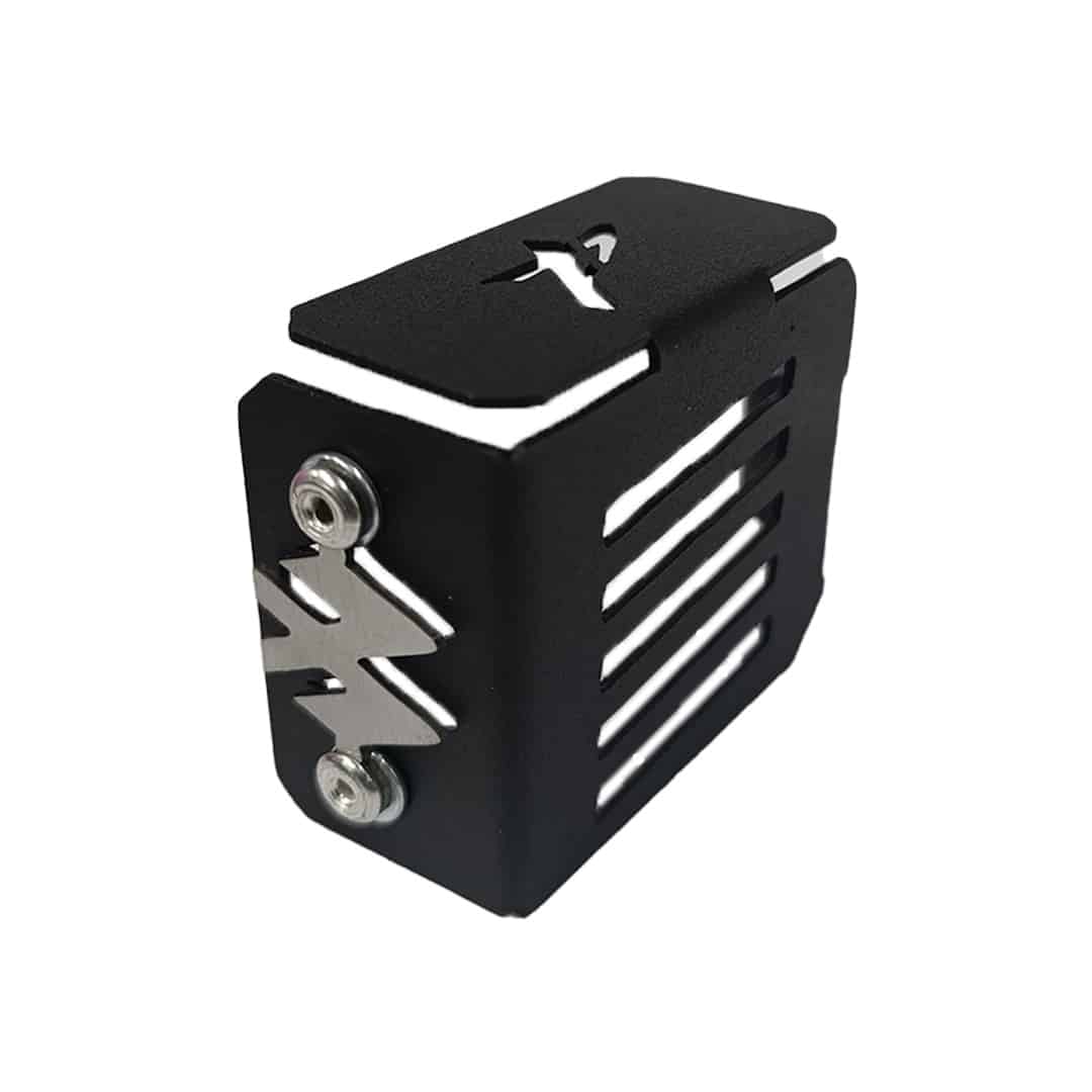 Protector Bomba Freno Trasero - PULSAR N160 y PULSAR N250 - Negro y Cromo