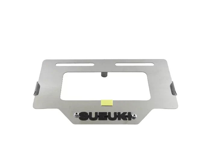 Portaplaca metalico Suzuki - cromo y negro